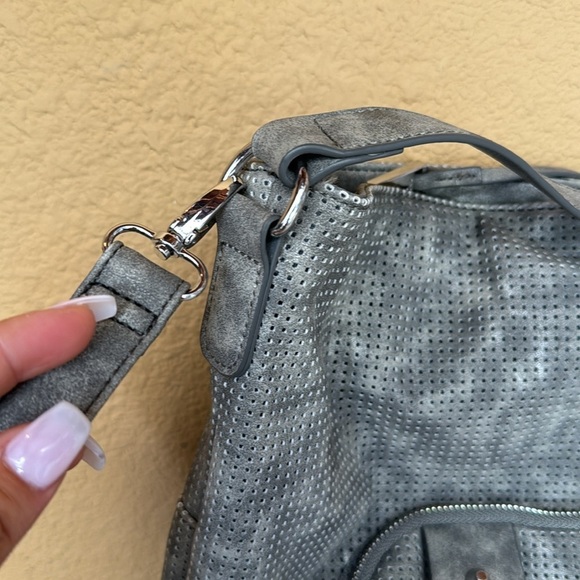 She + Lo Gorgeous Hobo Handbag. Silver color - Picture 3 of 11
